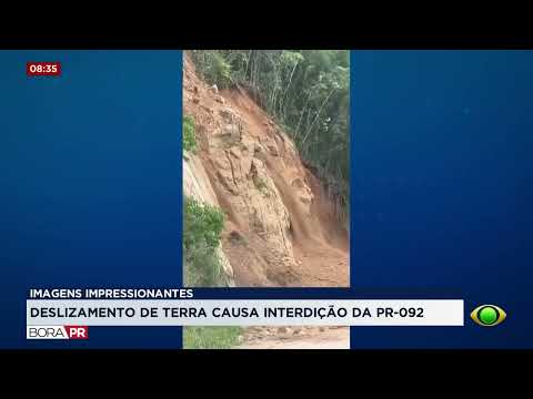 Deslizamento interdita PR-092 entre Rio Branco do Sul e Cerro Azul