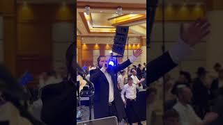 פלא גדול- אנרגיה מטורפת סנדי דינקל & יאיר בודנר ותזמורתו בשמחה פורצת גבולות בחתונה בקהילה הצרפתית