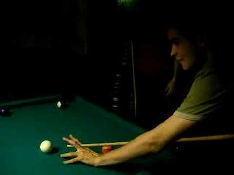 Petit jugando al billar 2