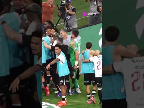 E O TÉCNICO DO VASCO QUE FOI COMEMORAR O GOL COM OS JOGADORES? KKKKKK #shorts