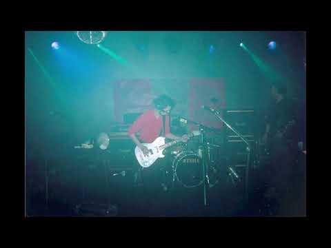 Muse - Citizen Erased (First Live Performance), London Sound, UK  2/12/2001