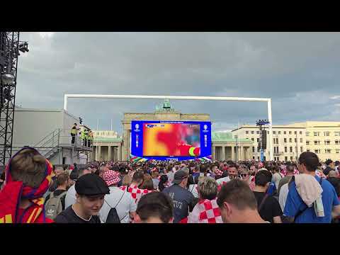 Public Viewing in Berlin – Fußballfieber am Brandenburger Tor!