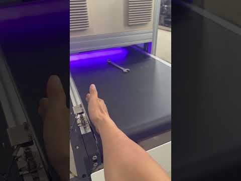 Băng tải PVC chống tĩnh điện kèm máy sấy keo UV