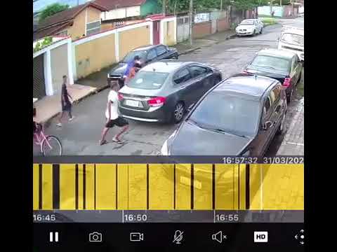 Gangue de jovens aterroriza e rouba motorista em Vicente de Carvalho.