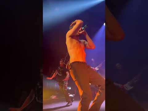 El baile más hot de Sebastián Yatra en vivo
