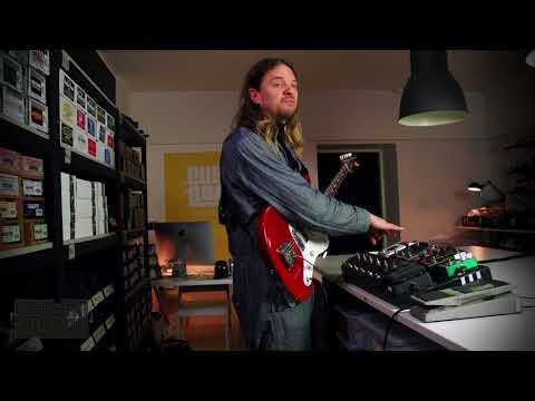 Timo Kämäräinen with Custom Boards pedalboard (in English)