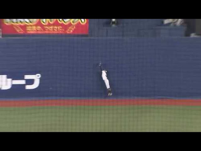 【2回表】バファローズ・佐野皓 フェンスぎりぎりの打球をジャンピングキャッチ!! 2021/3/31 B-H