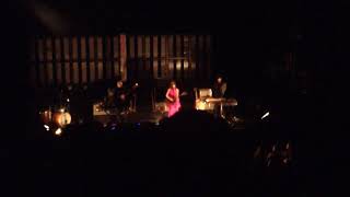 I Wish I Didn't Miss You (live) - Feist à l'Olympia (19 juillet 2017)