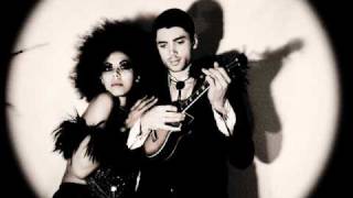 Noblesse Oblige - Cracks On The Wall