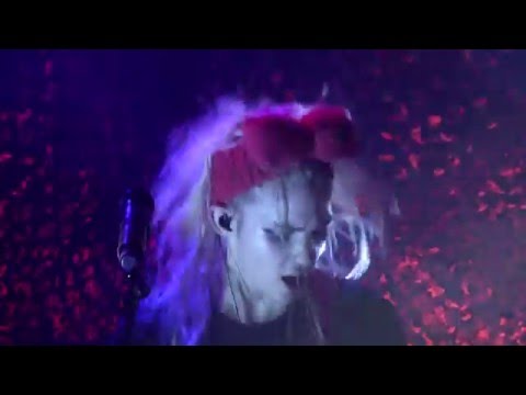 Grimes - Flesh Without Blood - Trianon Paris 2016
