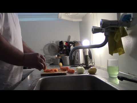 MongoTV_2605 - Mongo Madskole - HØNSEBOUILLONSUPPE Med Gulerødder - Løg - Kartofler - Pastaskruer