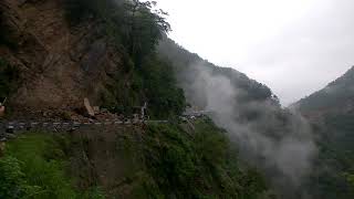 preview picture of video '#road_blockage at Totaghati near devprayag uttarakhand'