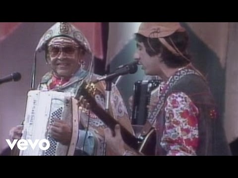 Luiz Gonzaga - Respeita Januário / Riacho do Navio / Forró no Escuro