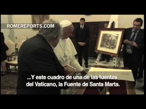 Complicidad, bromas y simpatía durante el encuentro del Papa y el presidente de Uruguay