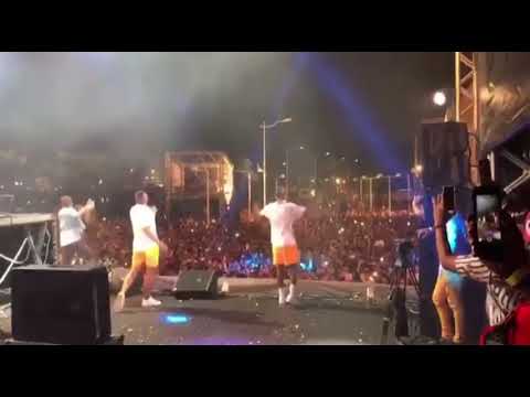 Mc cego abusado ao vivo no cais da alfândega