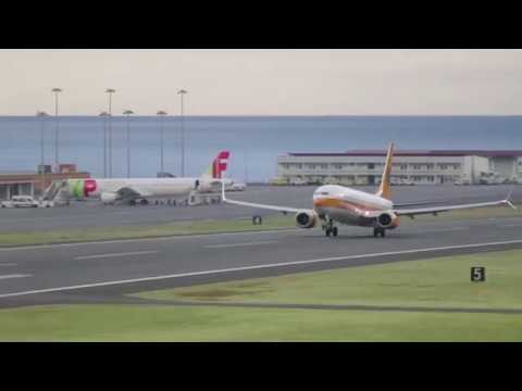 Hapag Lloyd Boeing 737-800 takeoff from Madeira Airport