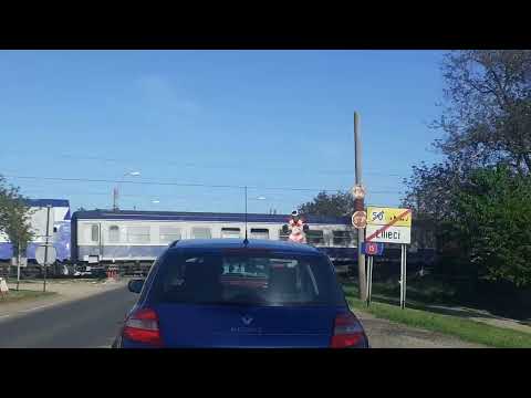 Trenul R 5419 Iași–Bacău, la intrare in Bacau (06.05.2022)