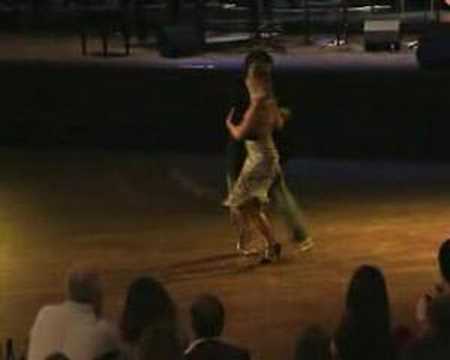  Aldo Velásquez  and  Susanne Velásquez  are  dancing  to  the  tango  "  El Jag?el  "