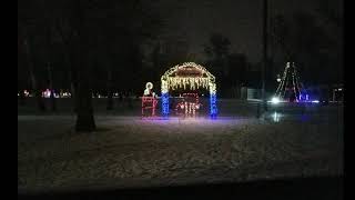 preview picture of video 'Oak Park Minot,ND Christmas Lights pictures 2018'
