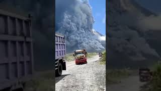 Download lagu Moment Truk Pasir Saat Erupsi Merapi #trukpasir #erupsimerapi mp3