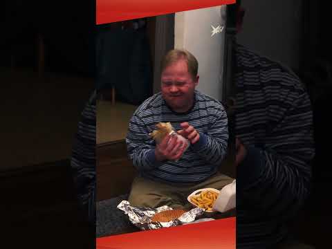 Madsi probiert zum ersten Mal Döner | stern TV