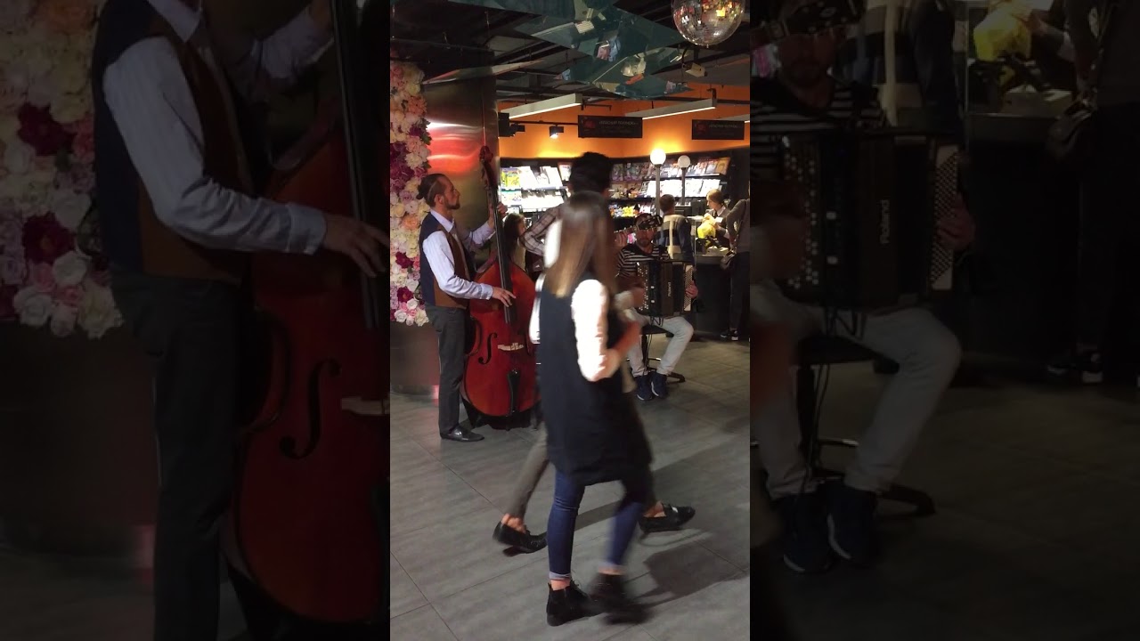 Live Music Between the Grocery Aisles at Le Silpo