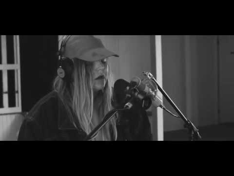 
    TONES AND I - 'DROP THE GAME' (Chet Faker Cover)
  