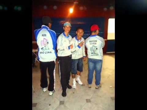 MC FININHO E MC JUNINHO-MALHANDO GLUTINHO DURINHO