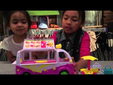 Iza & Agnes get an Shopkins Ice Cream Food Truck