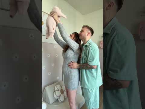 Der Overall ist noch etwas zu groß 🥹🫶 #baby #schwanger #mama #schwabherschaft #eltern