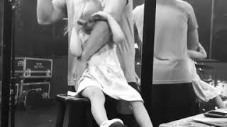 Nick Lachey singing to Brooklyn