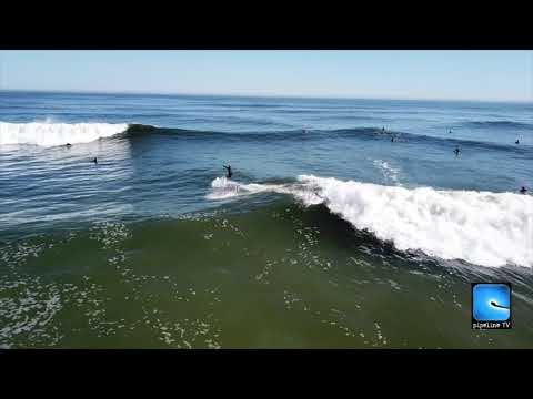 Сильная волна приносит хороший серфинг в Дейтона-Бич