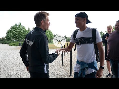 Se Paulinho ankomme til træningslejren