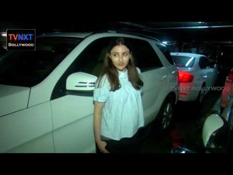 Saiyami Kher, Soha, Swara, Huma & Niel Nitin Mukesh Family Spotted at Airport || TVNXT Bollywood