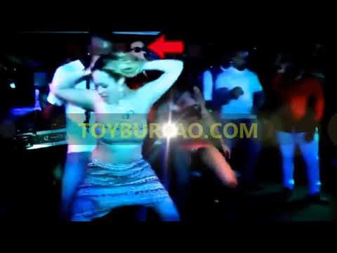 El Chuape  SE CAE DE TARIMA  Por Una Fanatica BORRACHA En Pleno Concierto!!!