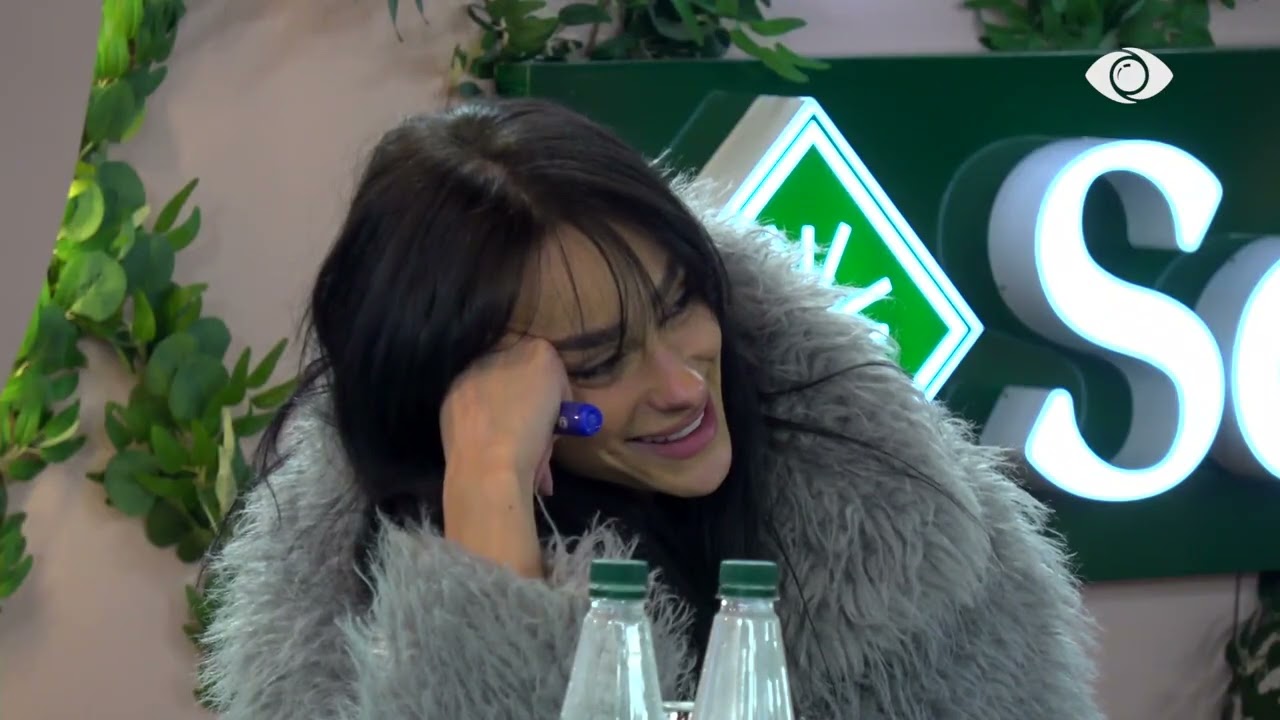 Pas gjithë debateve dhe diskutimeve , Gjesti dhe Egli shkëmbejnë puthje dhe përqafime