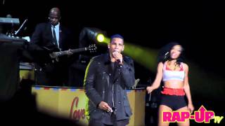 R. Kelly Performs &#39;Ignition (Remix)&#39; Live in L.A.