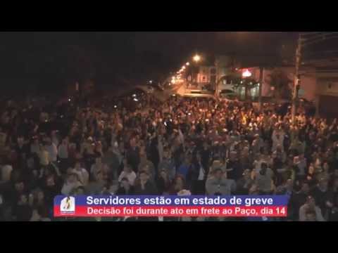 Servidores aprovam estado de greve