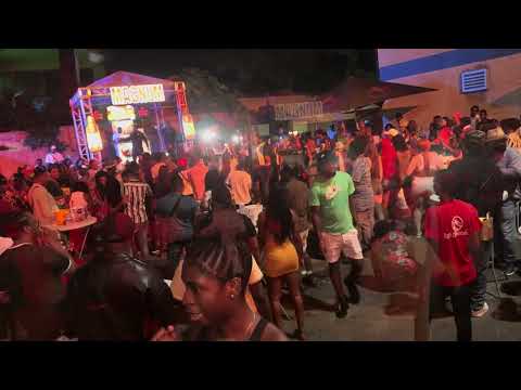 Uptown Mondays Summer Party Time Shelly Belly