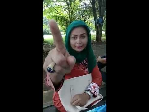 Seorang Ibu Akan Bugil di Depan Pagar SMPN 12 Tangsel