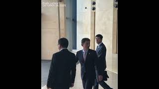 Download lagu Chinese negotiator Li Chenggang seen leaving after 2nd day of US trade talks in Kuala Lumpur mp3