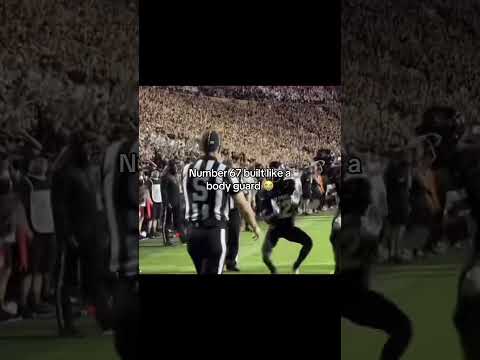 who bodyguard is this 😭🙏🏽 #shorts #nfl #football #nflmemes #memes #funny #viral #goofynfl #nflhumor