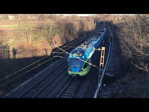 RB 72 ("Ostwestfalenbahn") der eurobahn am Rande von Paderborn