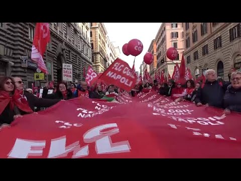 Sindacati, la manifestazione di Roma riunisce la sinistra: "Rimettiamo al centro il lavoro"