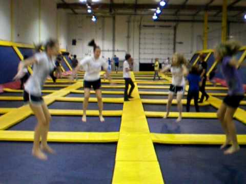 STUNT AT SKY HIGH - THE TRAMPOLINE PLACE!!