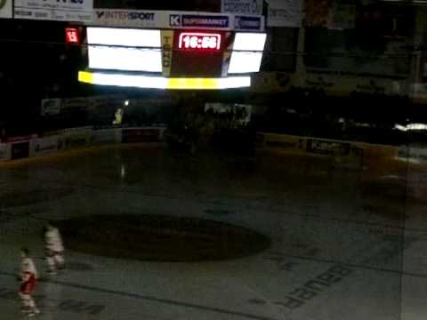 KalPa - Jokerit 28.1.2012 (3-2) KalPan sisääntulo