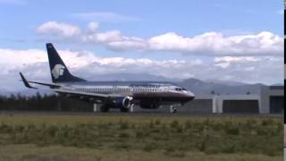 preview picture of video 'AeroMexico Boeing 737-700 takeoff SEQM RWY 36 Quito, Ecuador.'
