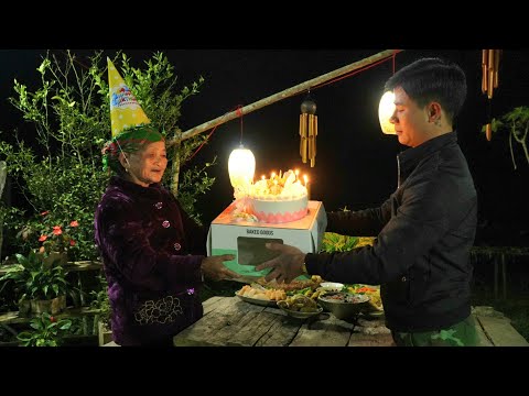 The elderly single woman shed tears when Zhao Kang organized a surprise birthday party for her.