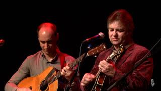 The Travelin’ McCourys - Let Her Go (eTown webisode #1400)