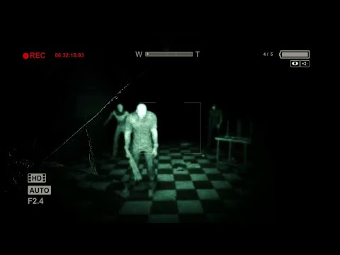 Outlast - Intense chase in female ward.
